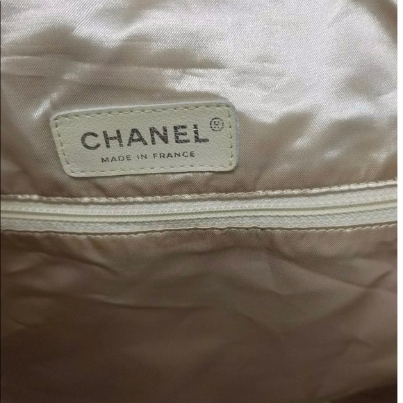 Chanel Graffiti Basket Ivory Canvas Logo bag🖤 - Picture 6 of 12